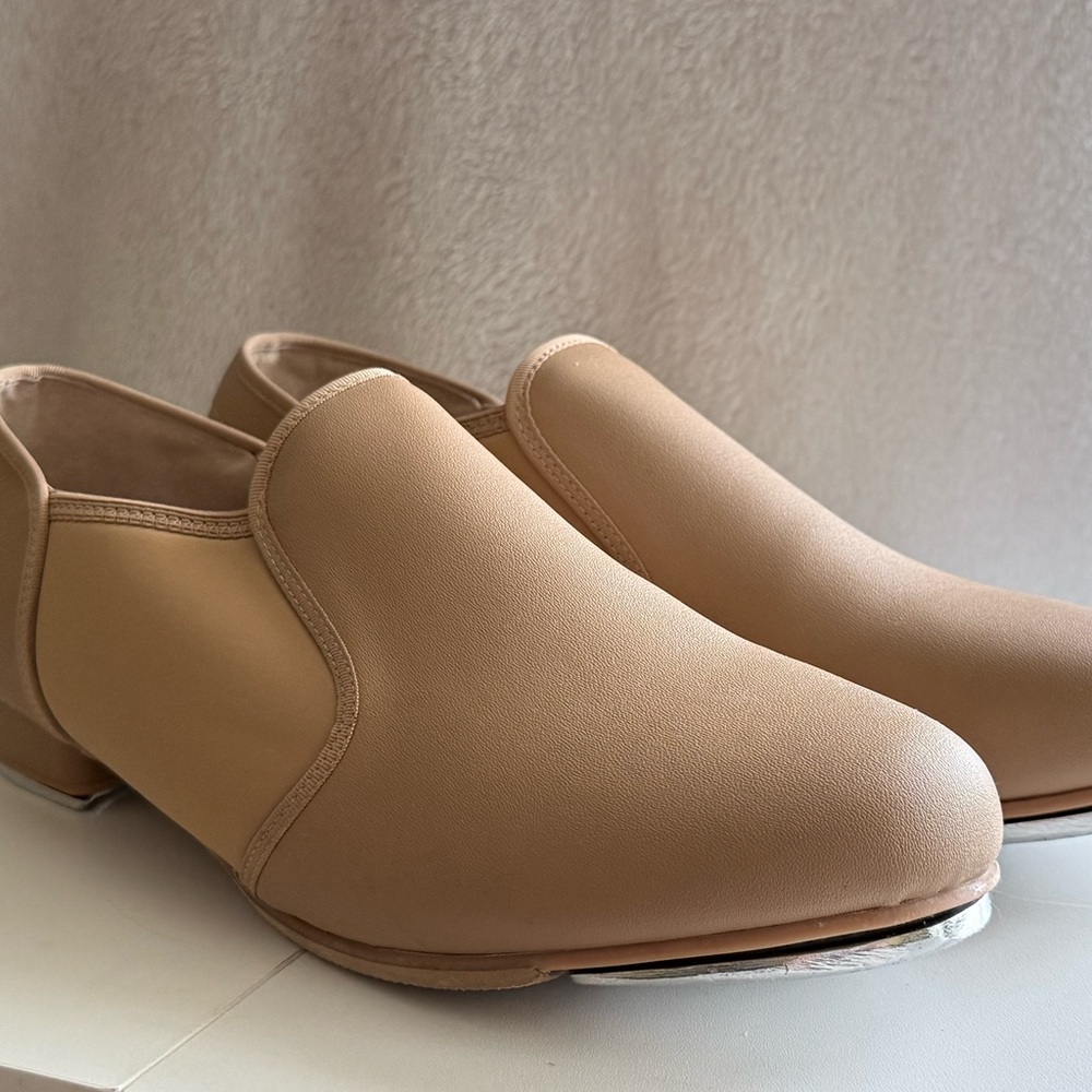 Women’s tan tap shoes 10.5